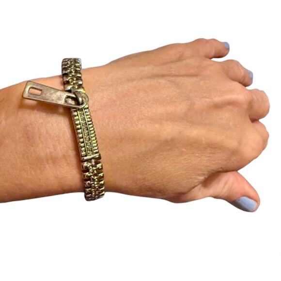 Jewelmint Retired Zipper Rhinestone Silver Tone Bangle - Picture 3 of 9